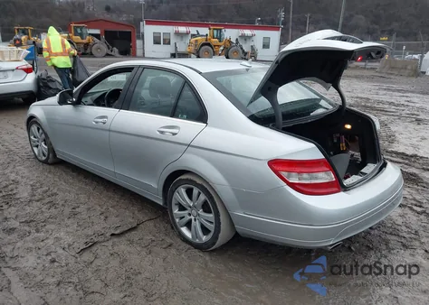 2009 Mercedes-Benz C 300 Luxury 4Matic/Sport 4Matic z USA, uszkodzony, nr VIN WDDGF81X69F216331